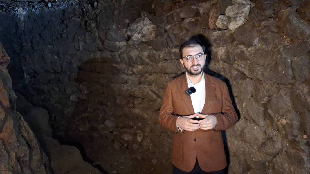 Türk bayrağı dikmek için toprağı kazınca şoke oldular! Kazdıkça yenisi çıkıyor. Yetkililer bölgeyi incelemeye aldı 3